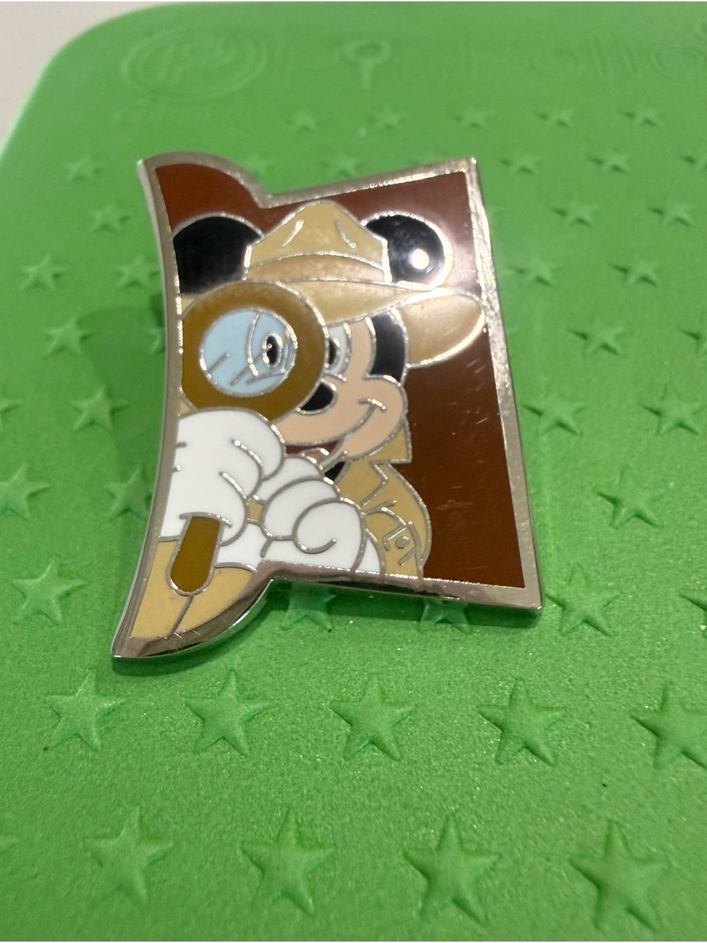 Disney DLR Daring Detectives Puzzle Blind Mystery Pin - Mickey Mouse
